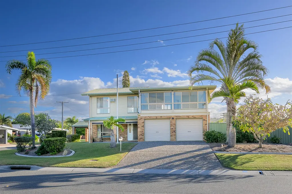 Boyne Island 3 Bedroom Gorgeous Family Home Alongside The Boyne River With Pool & Side Access!