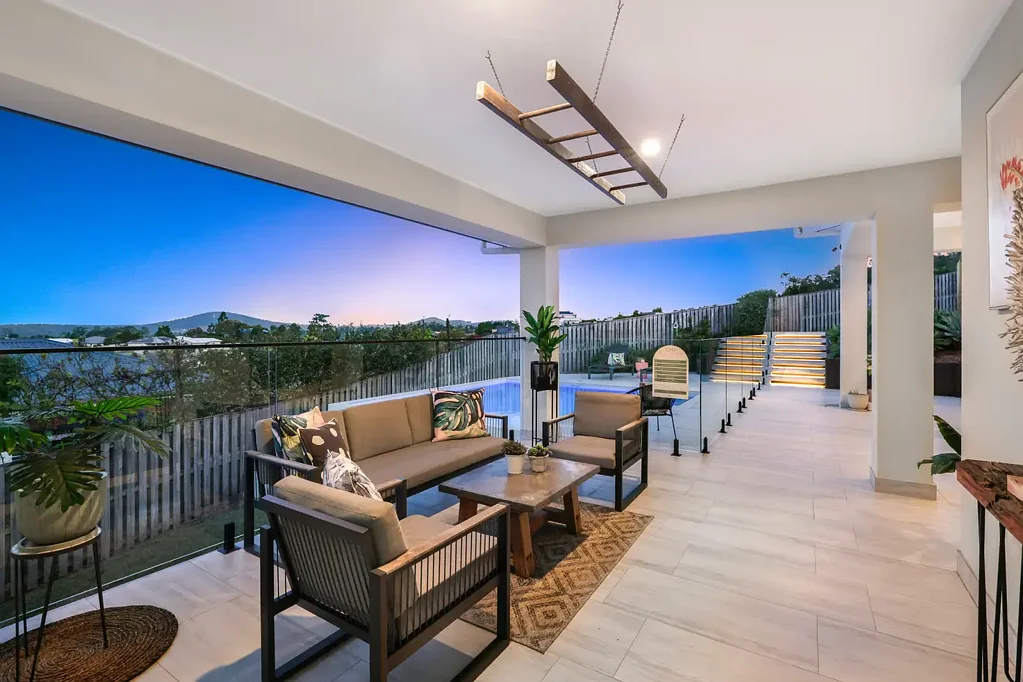 Upper Coomera 5Kwarto Sophisticated Contemporary Sanctuary with Unparalleled Outdoor Entertaining