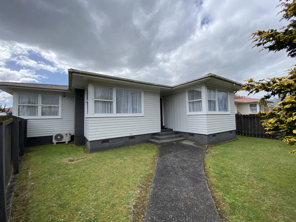 Large 4 bedroom + sleepout family home