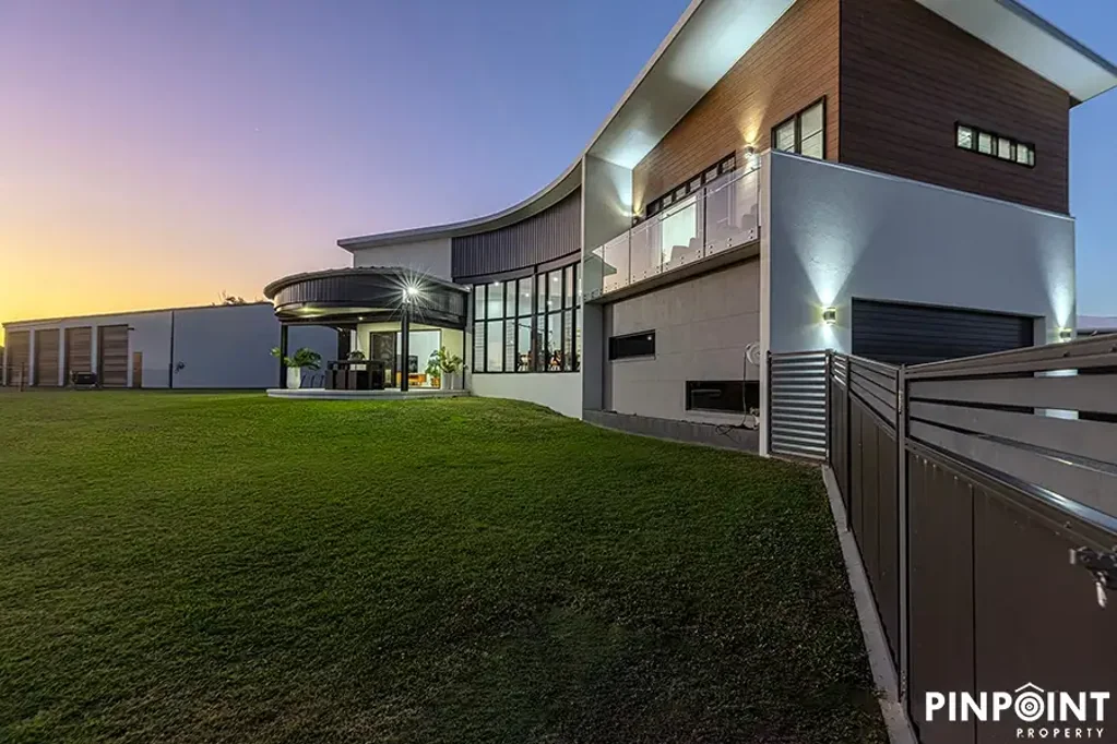 Alligator Creek 4部屋 Award-Winning Family Home with Stunning Hinterland Views!