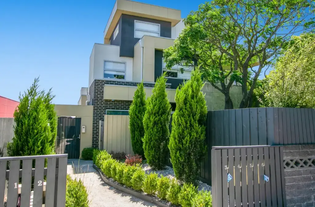 Reservoir 2Zimmer Location and convenience at your doorstep!