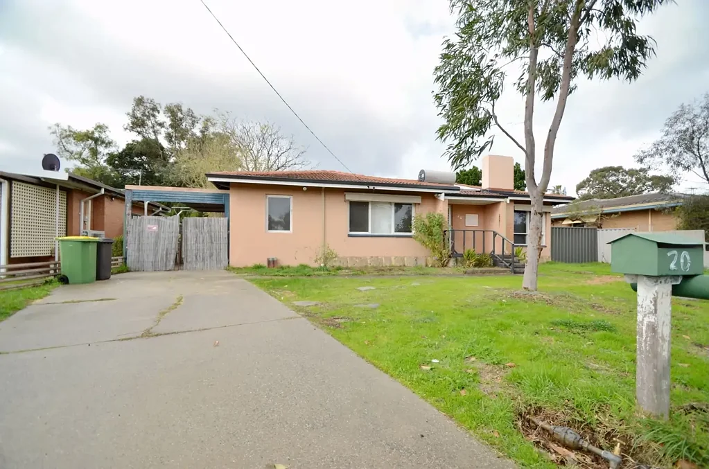 This home with modern decor is ready for you to move in!
