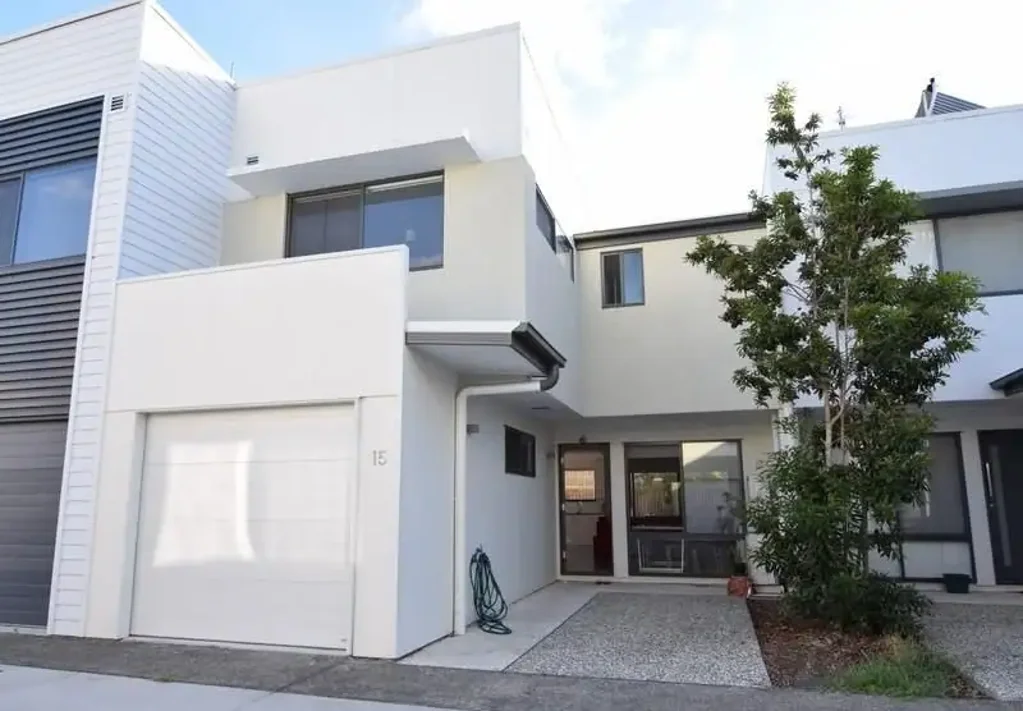 CHARMING, LOW MAINTENANCE HOME IN HELENSVALE