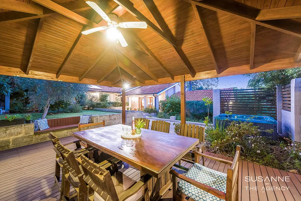4 Valley Road, Kalamunda, WA 6076