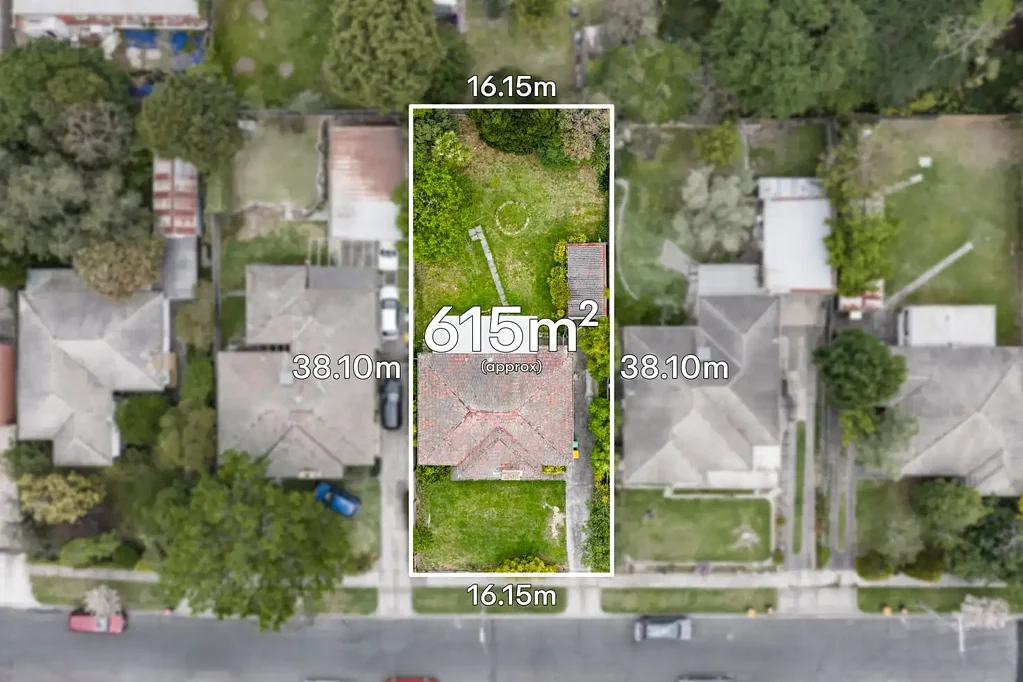 Burwood 3房  Wow! 615sqm Land, Ideal to build your dream home or developed into townhouses (STCP) or renovate.