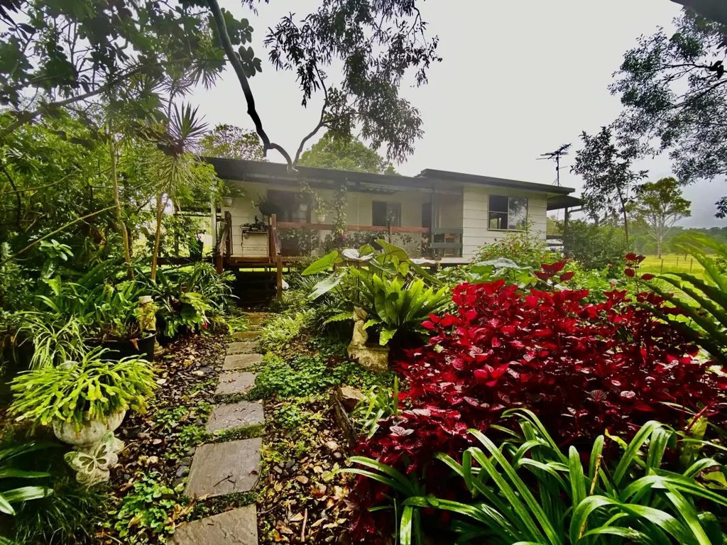 Blackbutt 3कमरा Peaceful Retreat Close to Town – 3-Bedroom Home on Stunning Acreage
