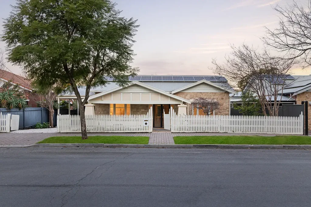 St Peters 4Zimmer C1925 Picture Perfect Bungalow, Built for Poolside Entertaining.