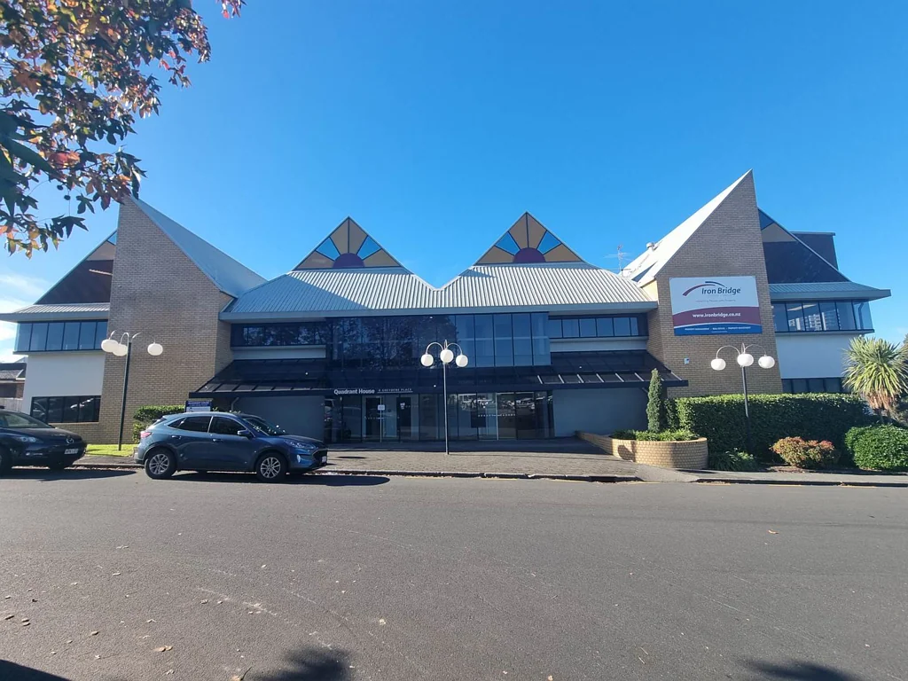 Takapuna LOCATION, VALUE AND AMENITY