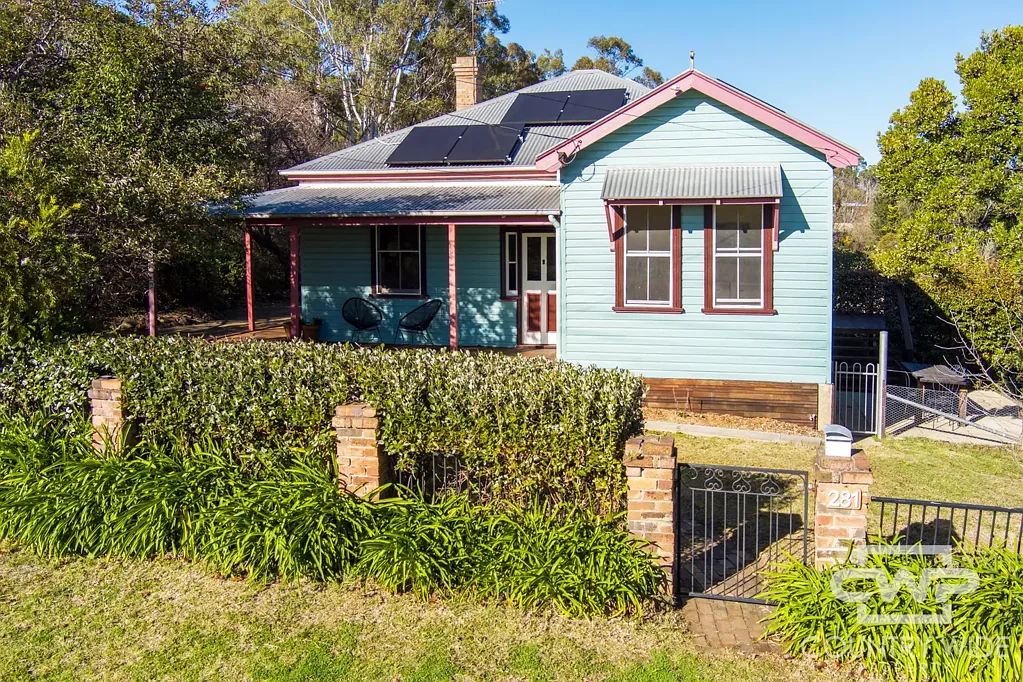 Glen Innes 3 Slaapkamer Character and Charm in a Family Home.
