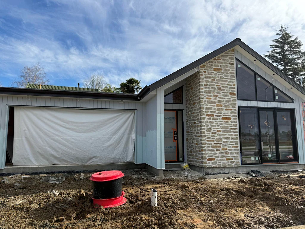Papakura 5 Bedroom Secure Now - Completion Early August