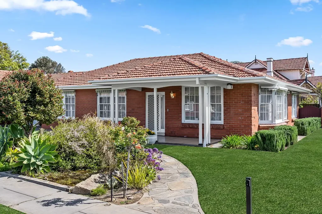 Glenelg 3房  Charming 3-Bedroom Unit In the Heart of Glenelg.