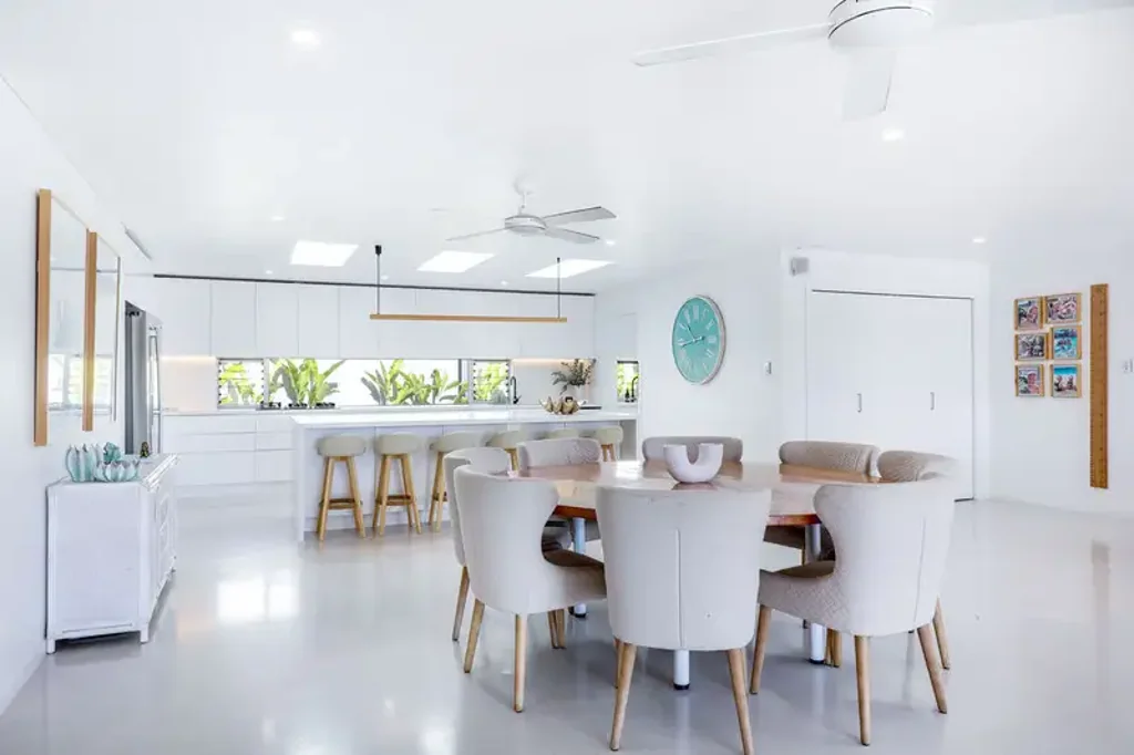 8 Myrtle Court, Palm Beach, QLD 4221