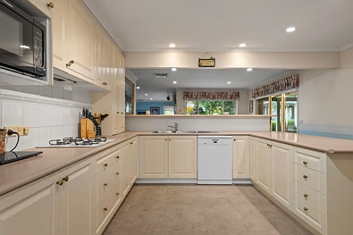 33 Oaktree Road, Croydon North, VIC 3136, 4 Bedrooms, 2 Bathrooms, House