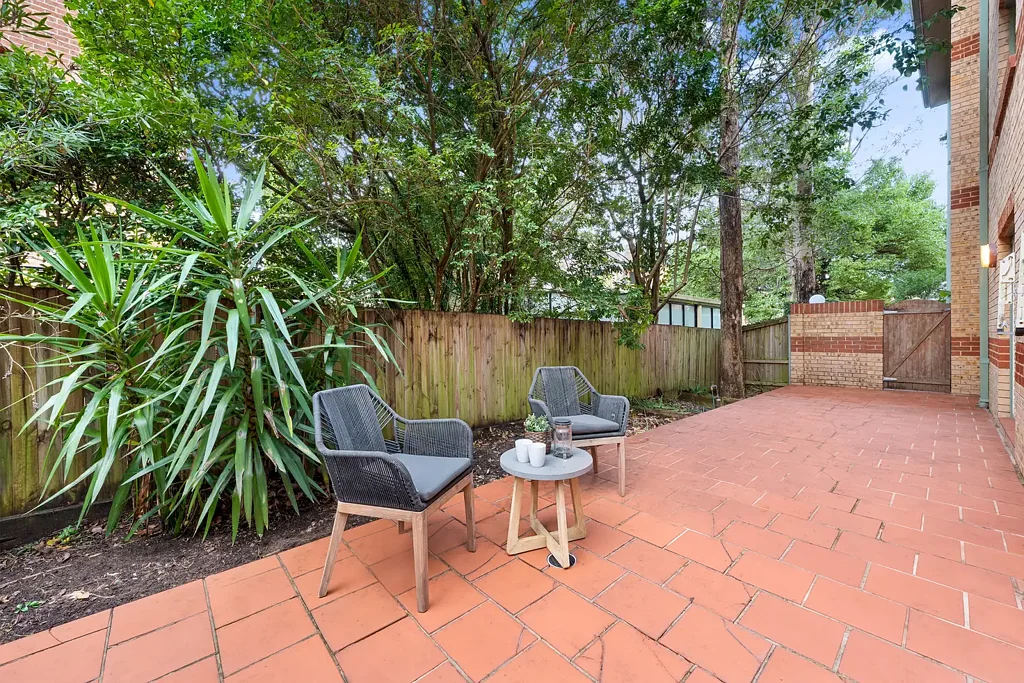 Willoughby 1 Bedroom Ground Floor Apartment with Wraparound Courtyard