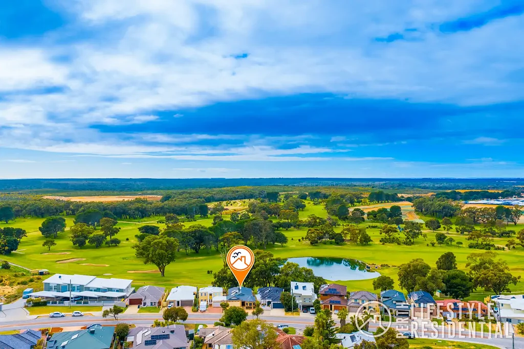 Yanchep 4房  LAKEFRONT, GOLF COURSE LIVING!!