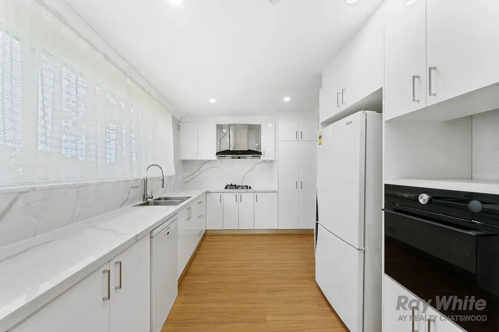 Perfect Five Bedroom Home In A Convenient Location