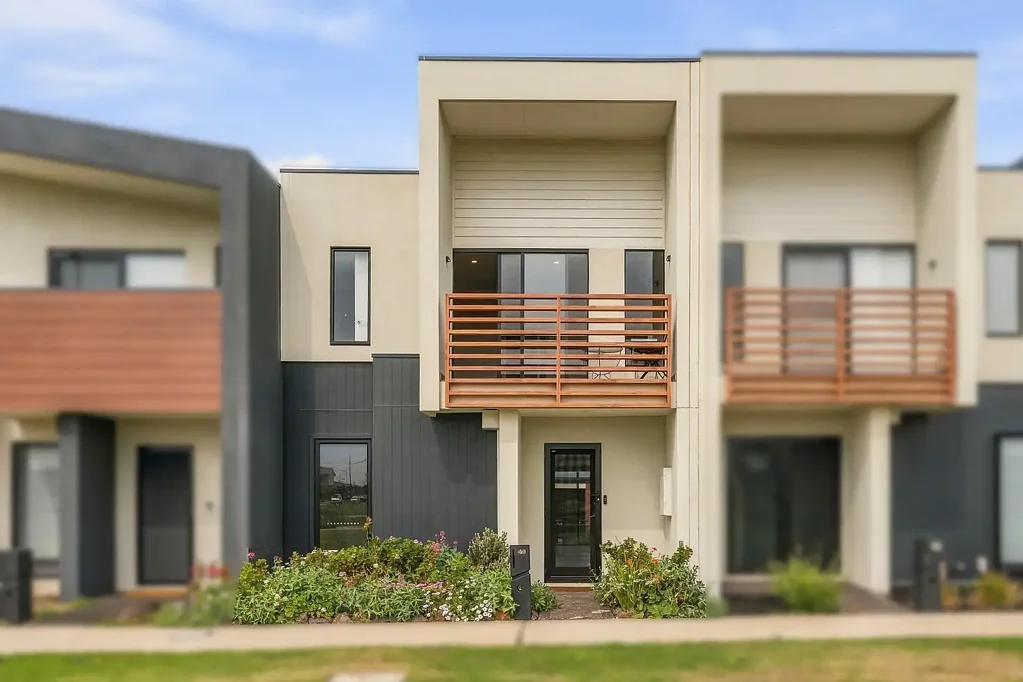 Deanside 3Phòng ngủ Centrally Located, No Body Corporate, Modern Living!