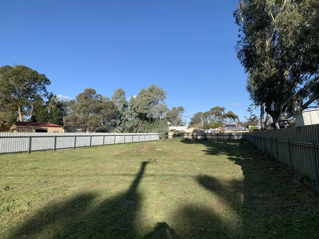Northam  Big Block, Fantastic Location – Walk to River, School & Town!