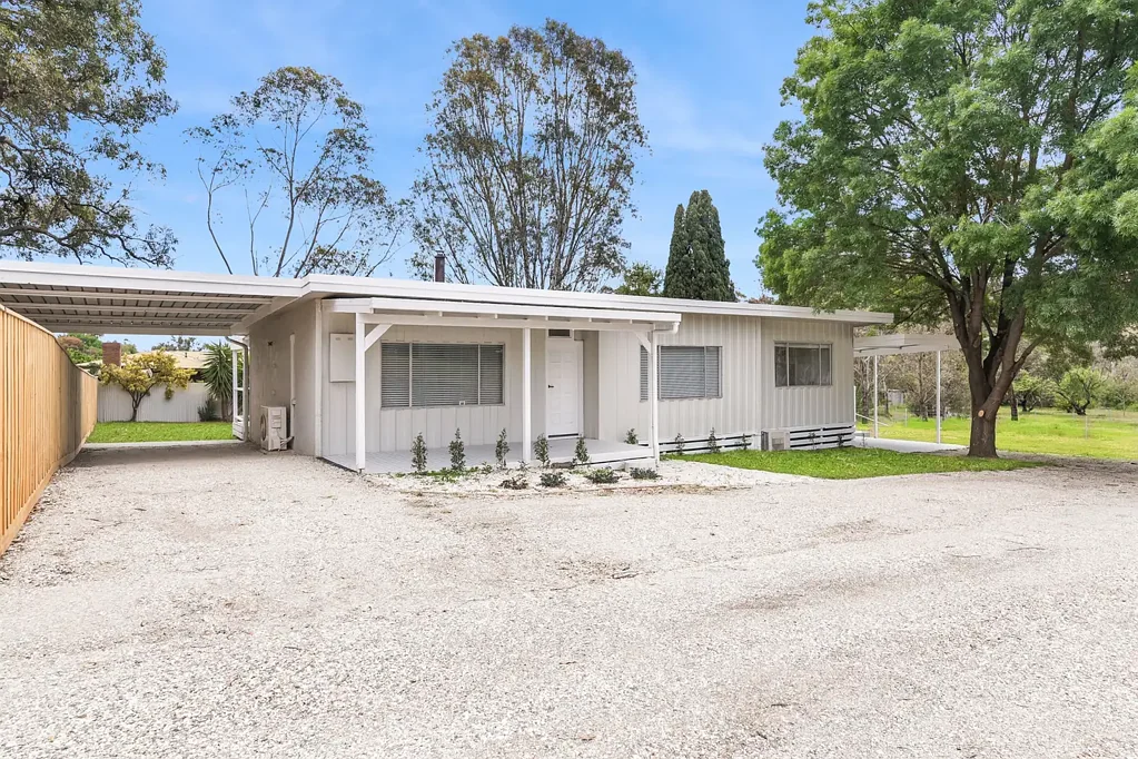 FOR LEASE – 2/132 Kilmore Road Heathcote VIC 3523