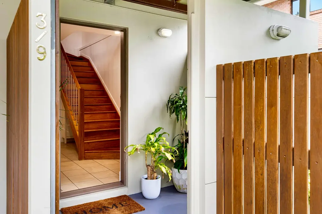 Coorparoo 3Kwarto An Impeccably Presented Townhouse Offering Space, Privacy and Position