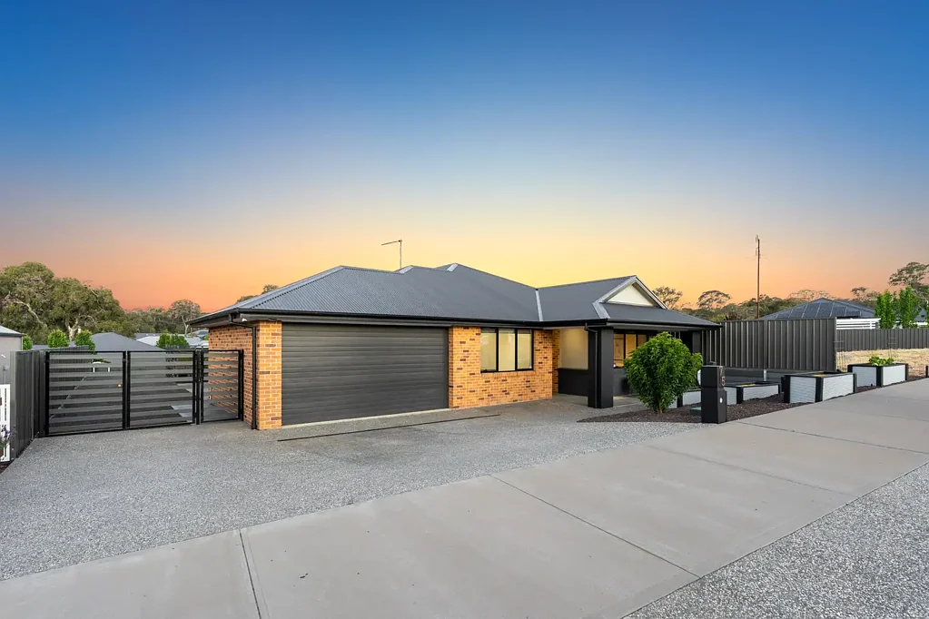 75 Newenham Parade, Mount Barker, SA 5251