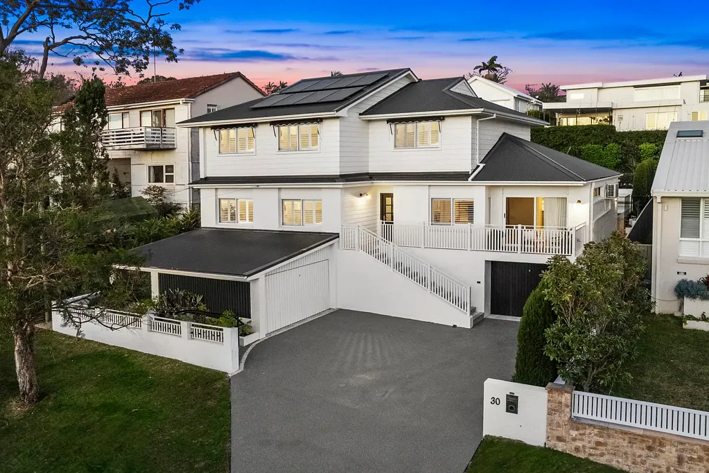 Caringbah South 5房 宽敞五卧设计 家庭成长空间 时尚Hampton厨房 加热游泳池 学区生活便利 Hamptons-Inspired Family Sanctuary