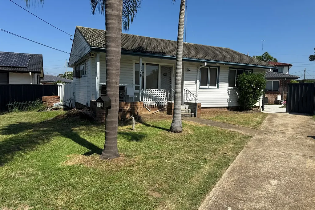 INCLUDED WATER USAGE  $510 PER WEEK 

3 Bedrooms House 

NOT TO BE MISSED

32 Runcorn AvenueHebersham NSW 2770