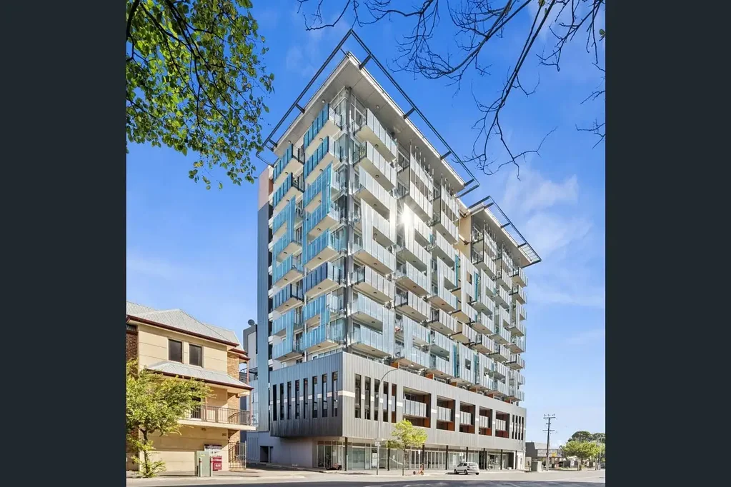 Spacious 2 Bedrooms Unfurnished Apartment
