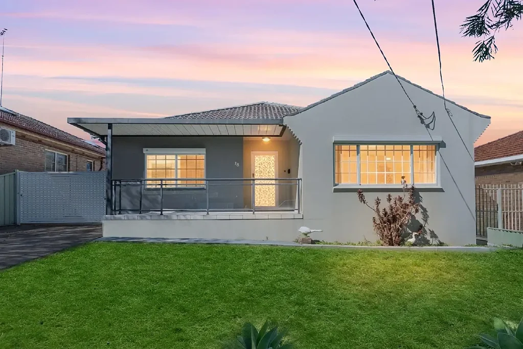 Riverwood 3房 全砖宁静街道 宽敞开放式布局 现代环绕厨房 三大卧带柜 中央空调 私人娱乐区 车道通后院 封闭车库易维家 MUST BE SOLD BY 20TH JUNE 2026