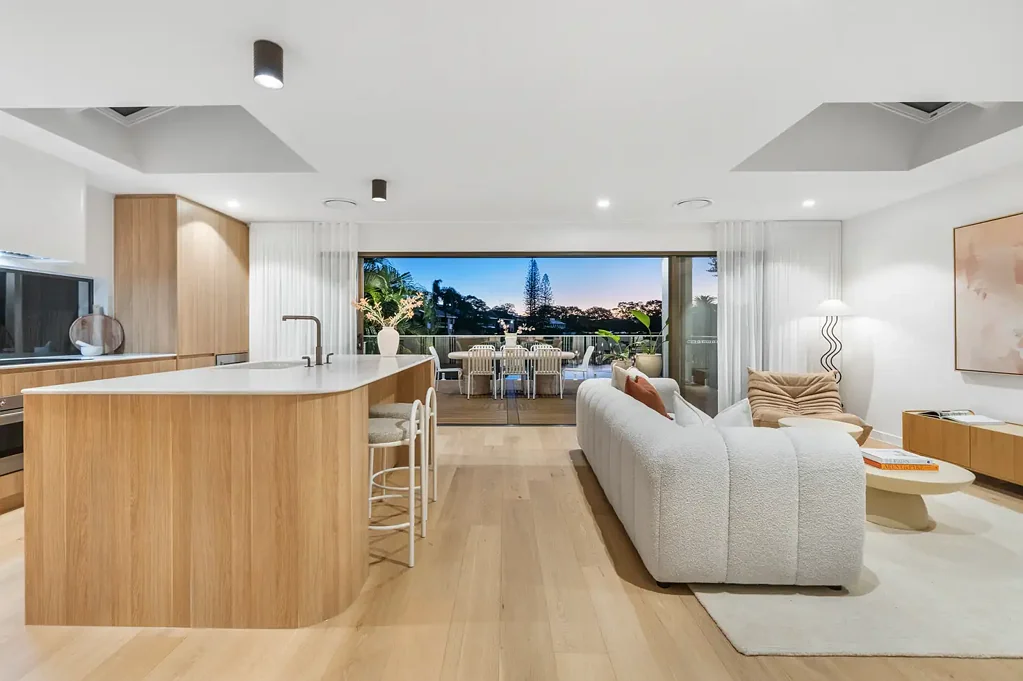 8 Helm Court, Mermaid Waters, QLD 4218