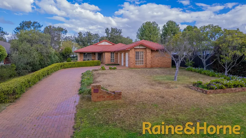 Dubbo 4房  Tranquil Golf Course Living on Spacious 1,116sqm Block
