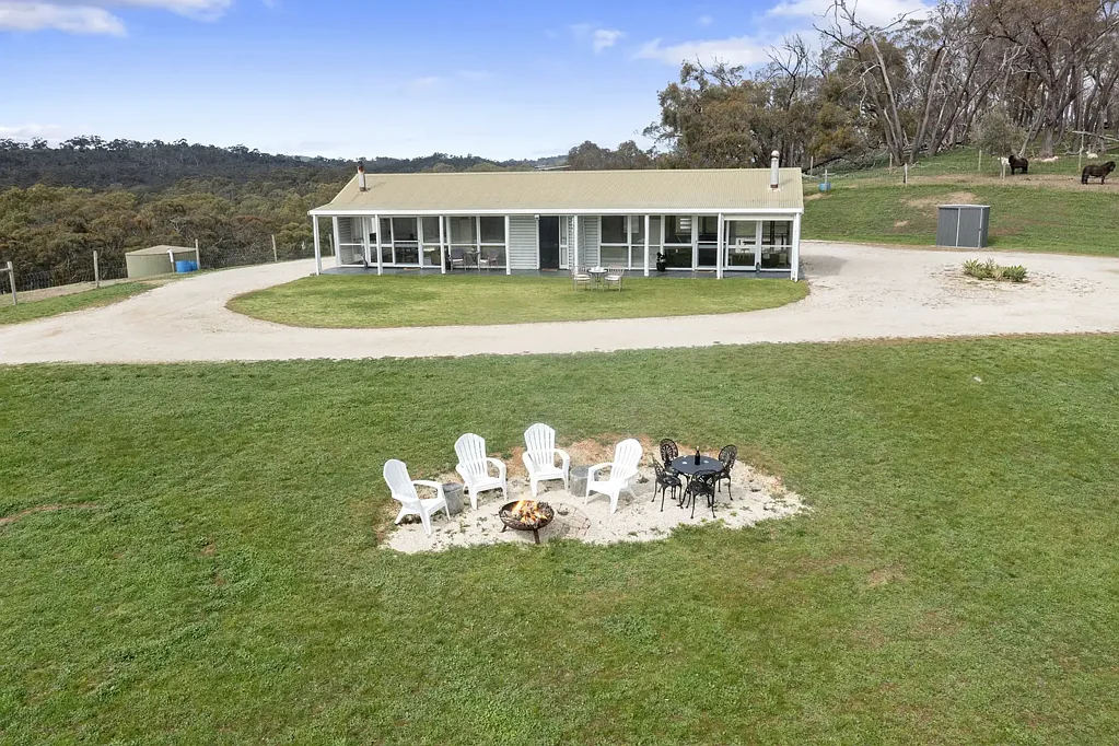 Sevenhill 2Moenga Sumptuous Sevenhill Estate with Endless Potential!