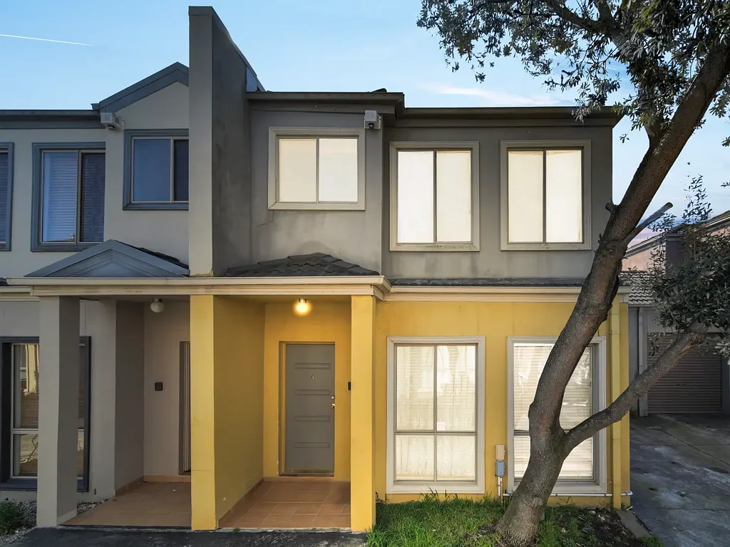 Dandenong 3ਬੈੱਡਰੂਮ Spacious 3-Bedroom Townhouse with Dual Living in Central Dandenong