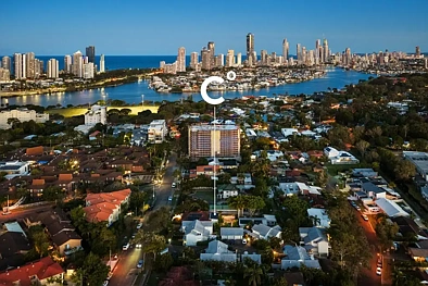 Southport 3Zimmer Character, Comfort & Poolside Living in the TSS Precinct