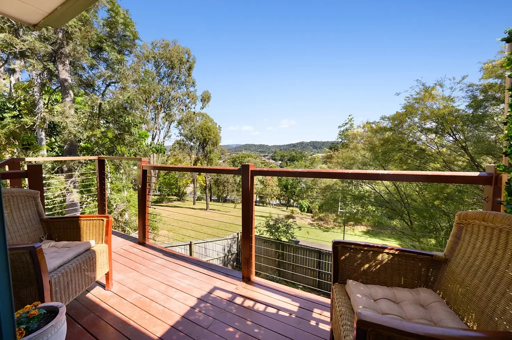Oxenford 3 Bedroom Elevated Living with Hinterland Views!