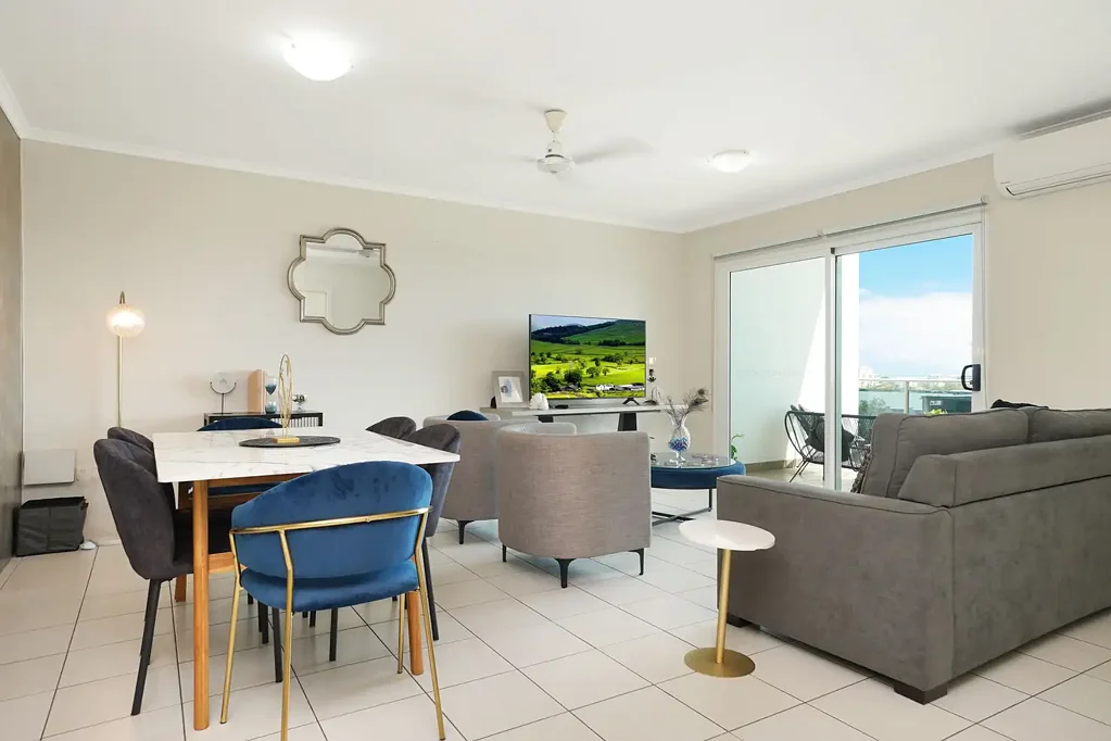 Available from October 6th Fully Furnished 2-Bedroom Apartment in Prime City Location