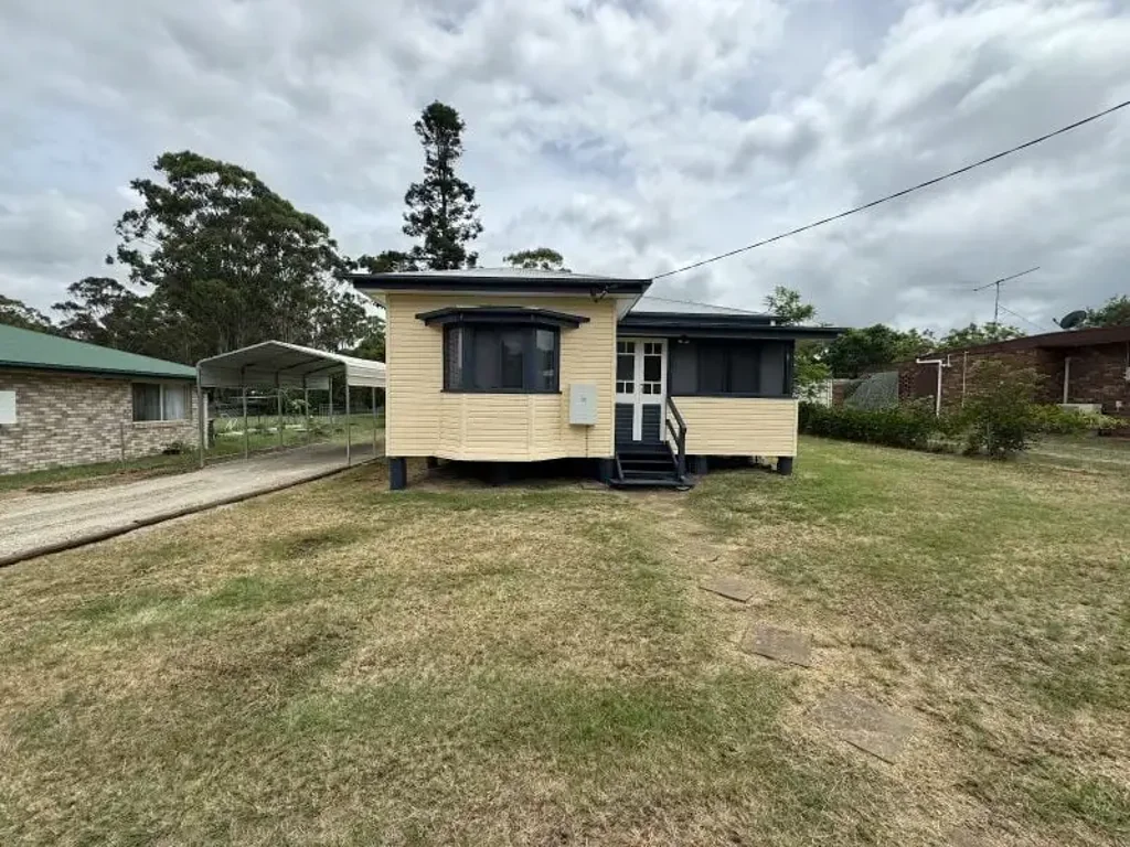 Kingaroy 2Zimmer Invest or Nest....  2 bedroom, 1 Bath, walking distance to town.