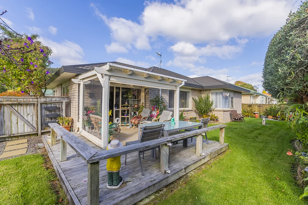 Paraparaumu 3 Bedroom Sun-Drenched and Secluded. The Perfect Location.