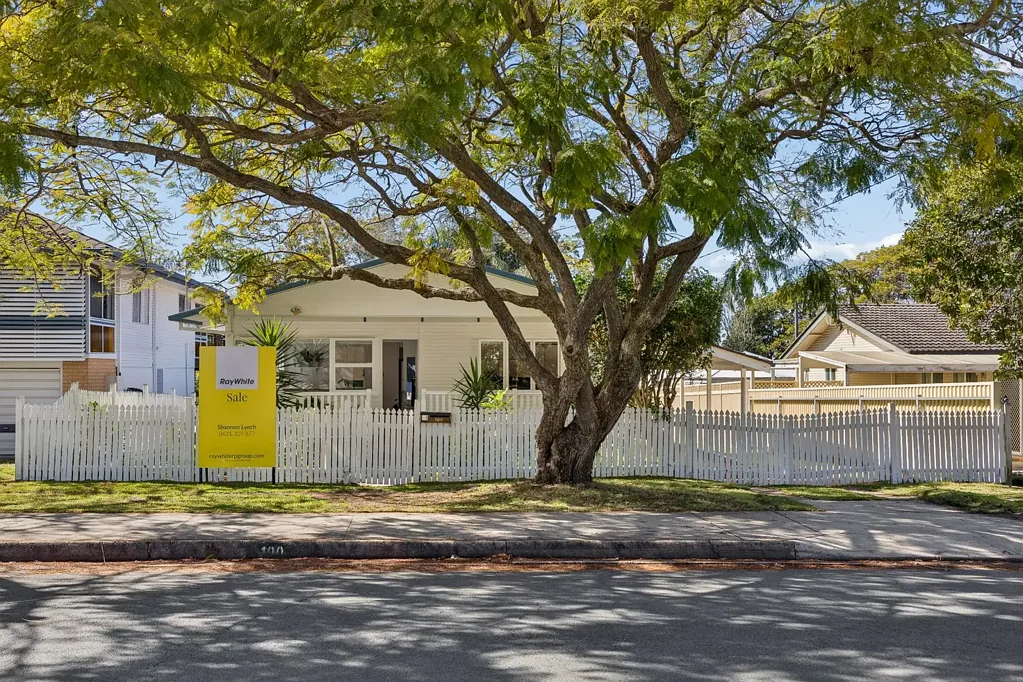 Clontarf 2બેડરૂમ Elevated 774m2 Block + Massive 47m2 Workshop Shed - Ready to Move In!