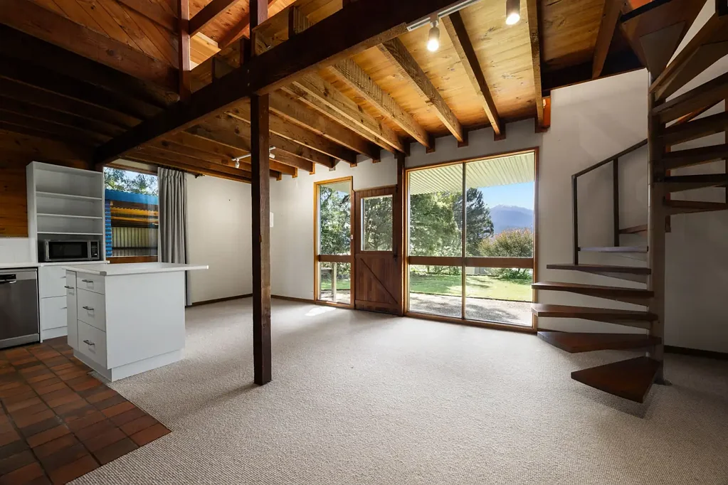 6 Reid Court, Tawonga South - 6 or 12 month lease available