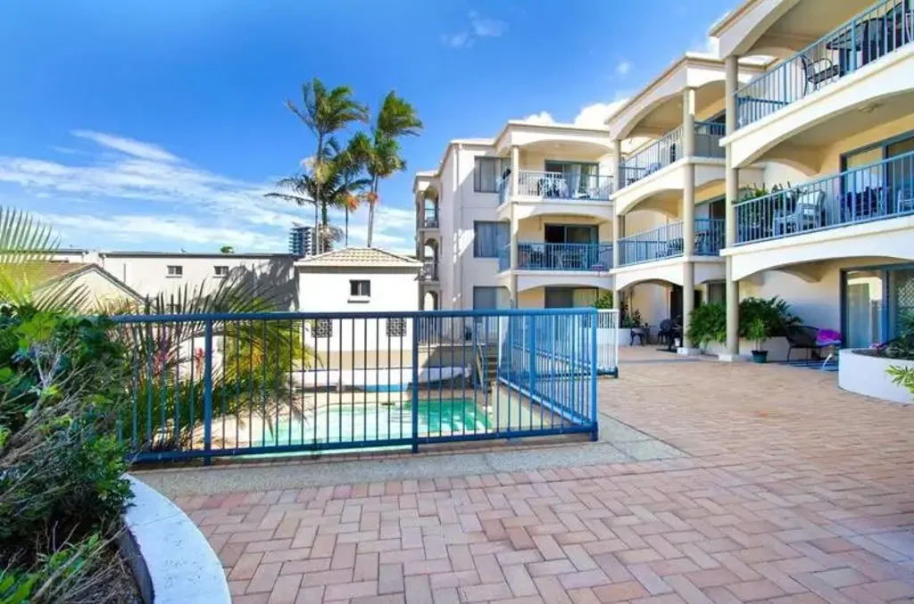 QUIET SMALL BOUTIQUE COMPLEX OF 15 APARTMENTS CLOSE TO EVERYTHING!!