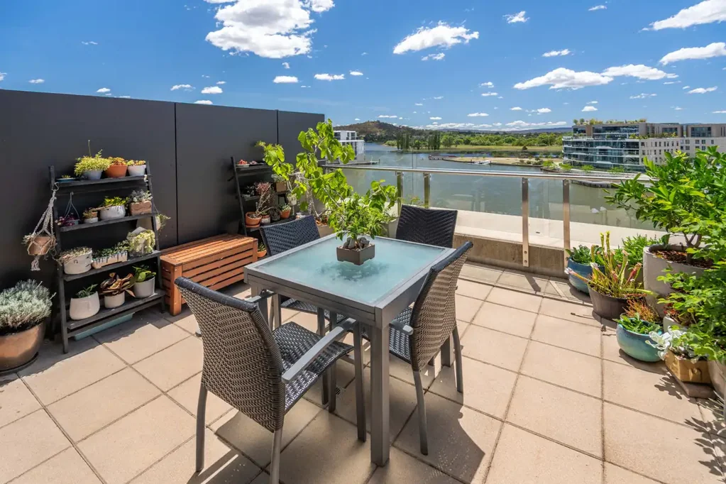 Stunning Two Level Apartment on the Foreshore