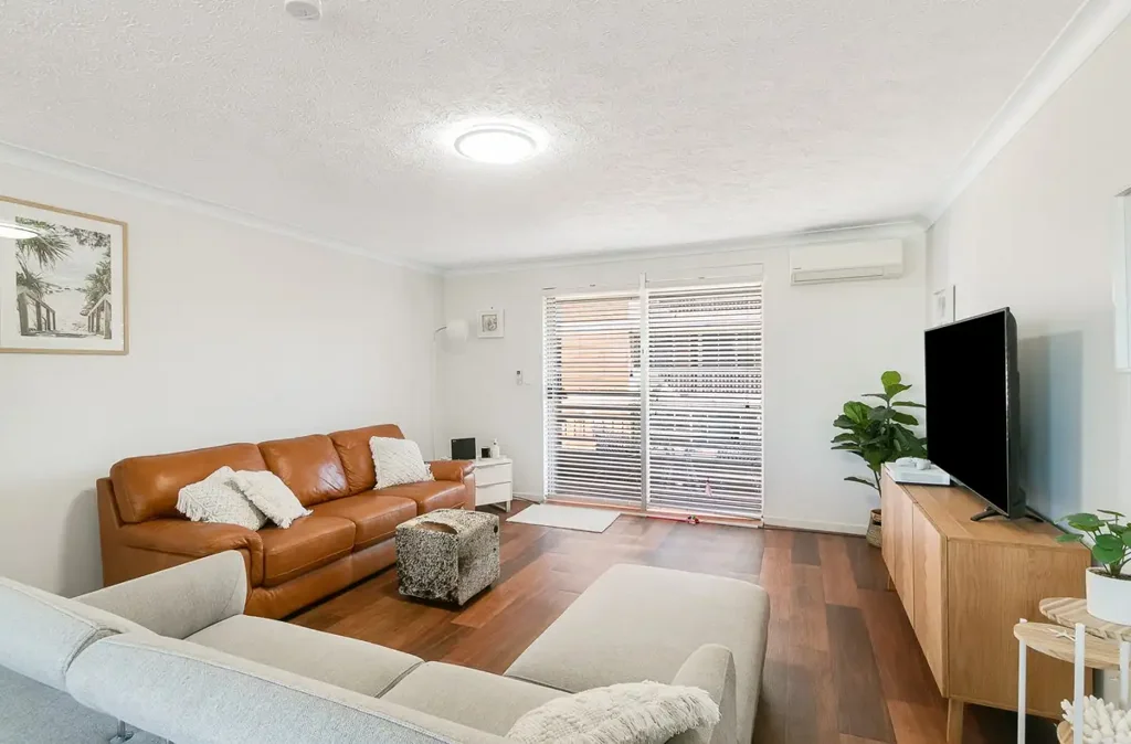 Conveniently Located Coastal Apartment