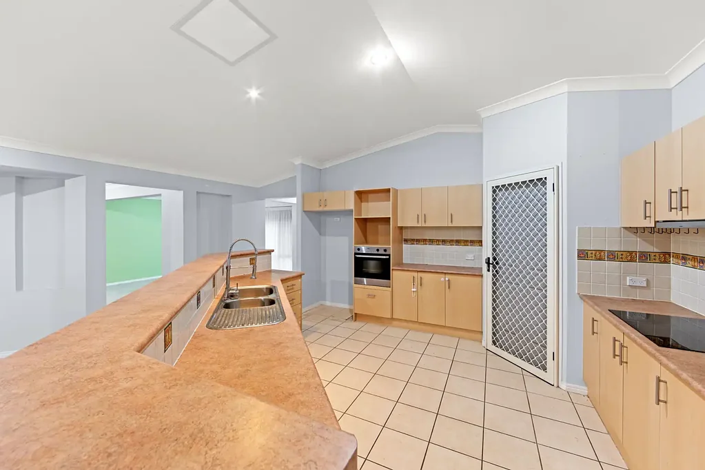 Family Home in the Heart of Banora Point!