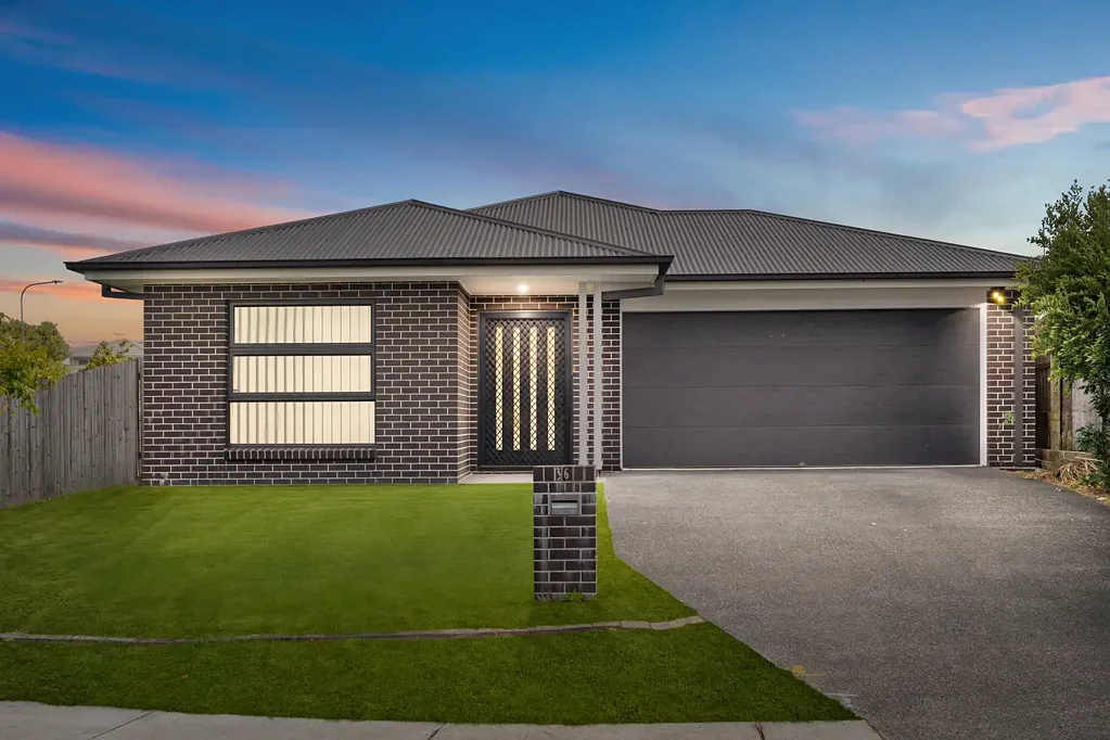 Logan Reserve 4房 坐落于宽敞 497 平方米街角地块的令人印象深刻的家庭住宅！！ Impressive Family Living on a Generous 497m² Corner Block!!