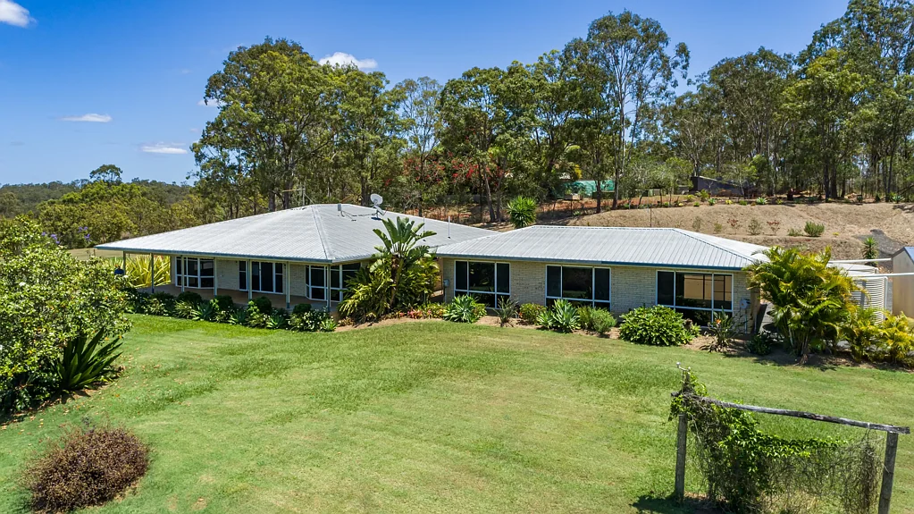 Apple Tree Creek 5Habitaciones ( 5 Acres ) SPACIOUS CLAY BRICK BLOCK HOME WITH SPECTAULAR VIEWS