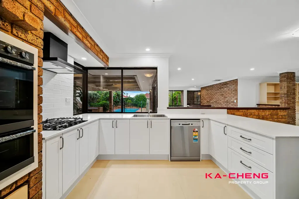 Morley 4Zimmer Renovated Home with Pool in Rezoned Area – Stylish, Spacious & Ready to Enjoy