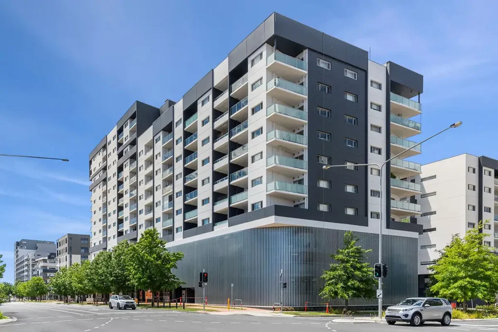 Stylish Furnished Apartment in  Greenway