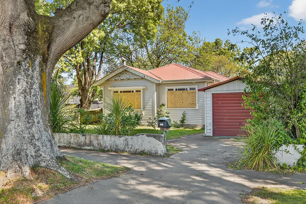 Saint Albans 4 Slaapkamer Opportunity Awaits - Fire Damaged Property