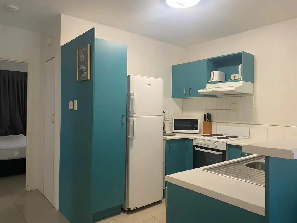Fully Furnished 2-Bedroom Unit Near the Beach